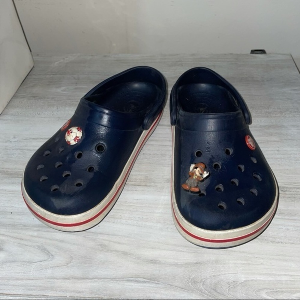 Blue crocs w/ accessories